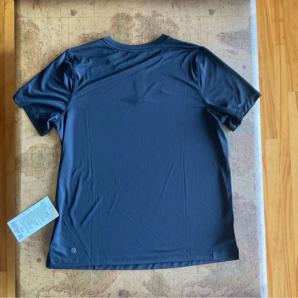 NWT  LULULEMON Ultralight hip length t-shirt, black size 10 - Picture 5 of 6